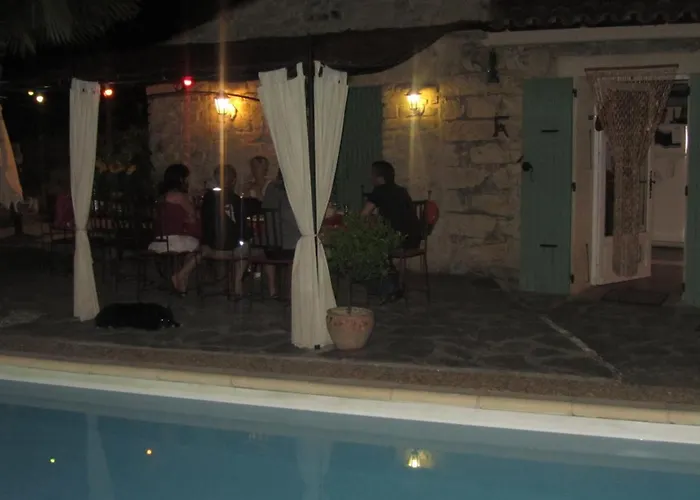 Oda ve Kahvaltı La Picholine Provence 3*